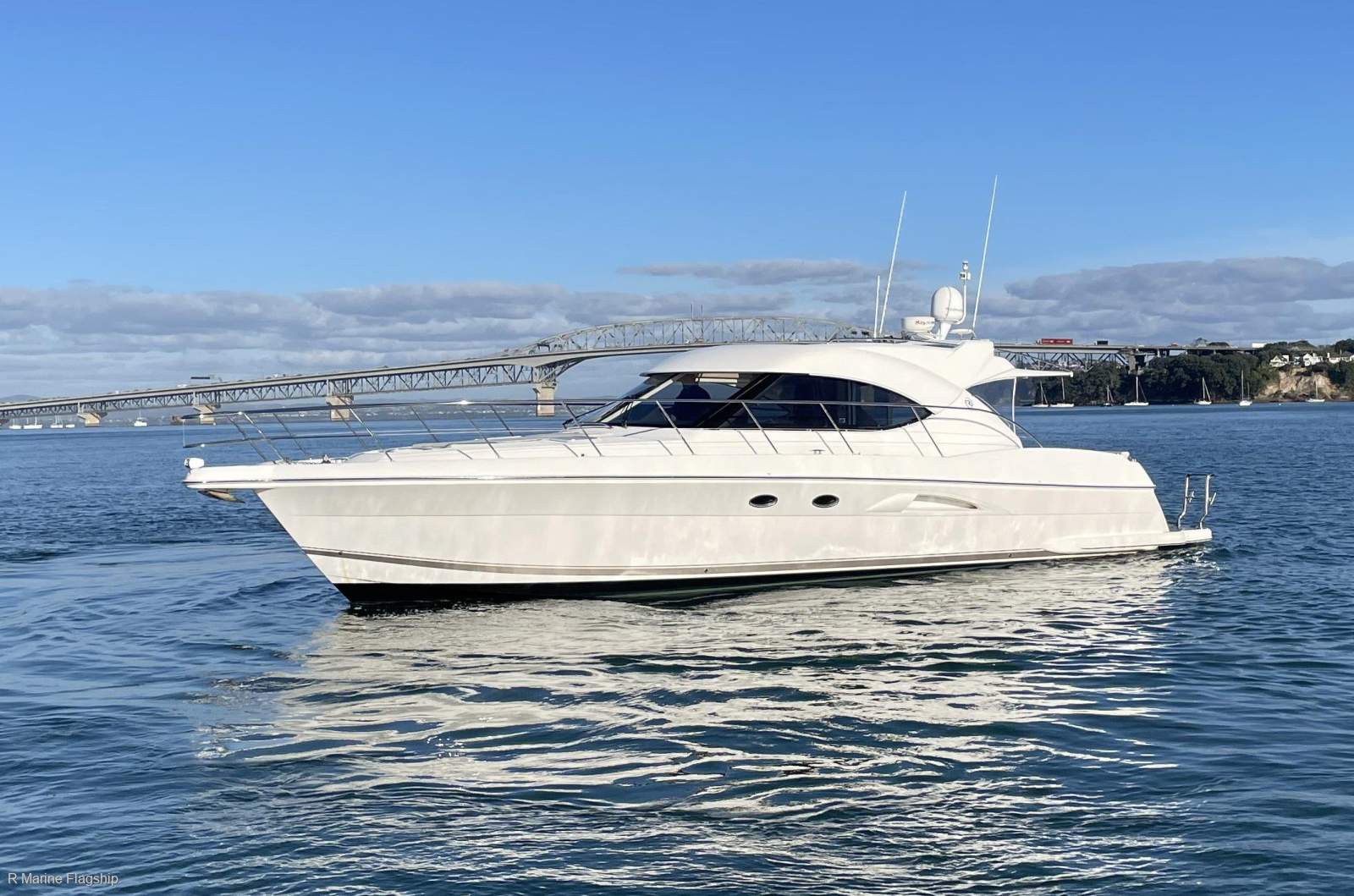 Riviera 5000 Sport Yacht