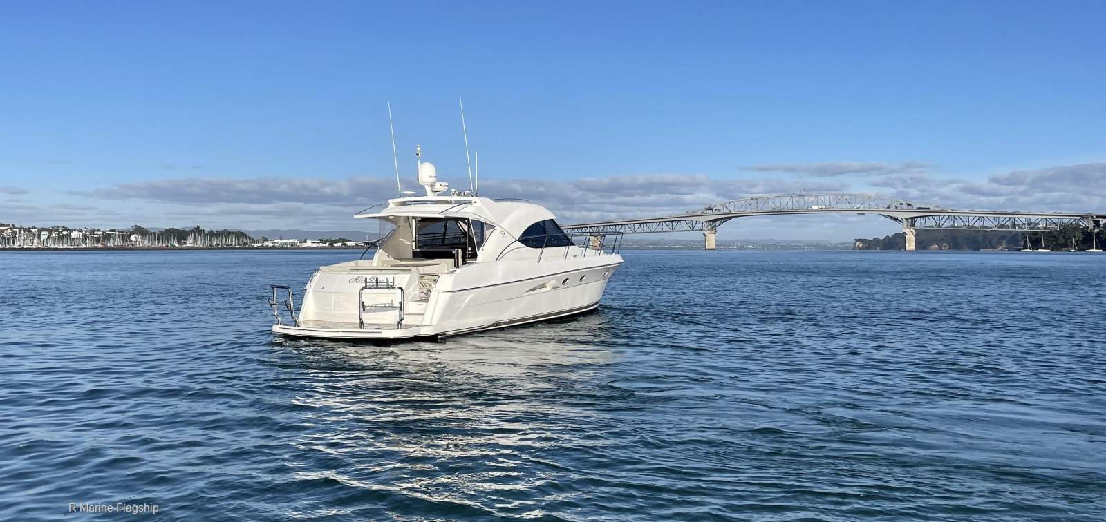 Riviera 5000 Sport Yacht