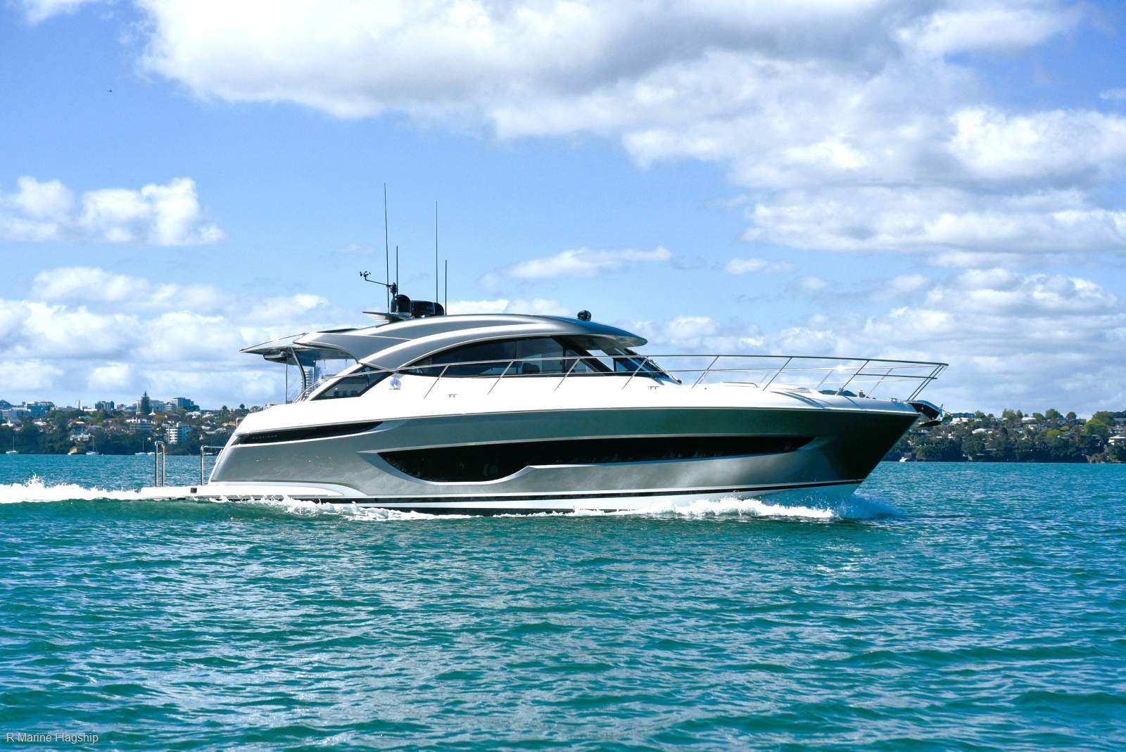 Riviera 4600 Sport Yacht