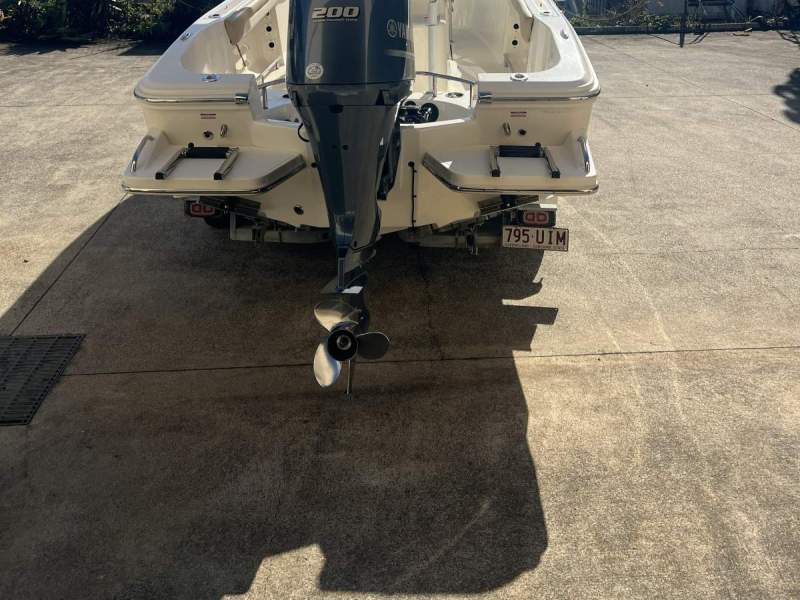 Pioneer 202 Sportfish Centre Console