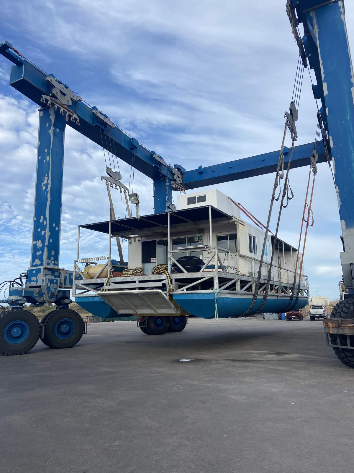 Alucraft Charter Houseboat 14 pax