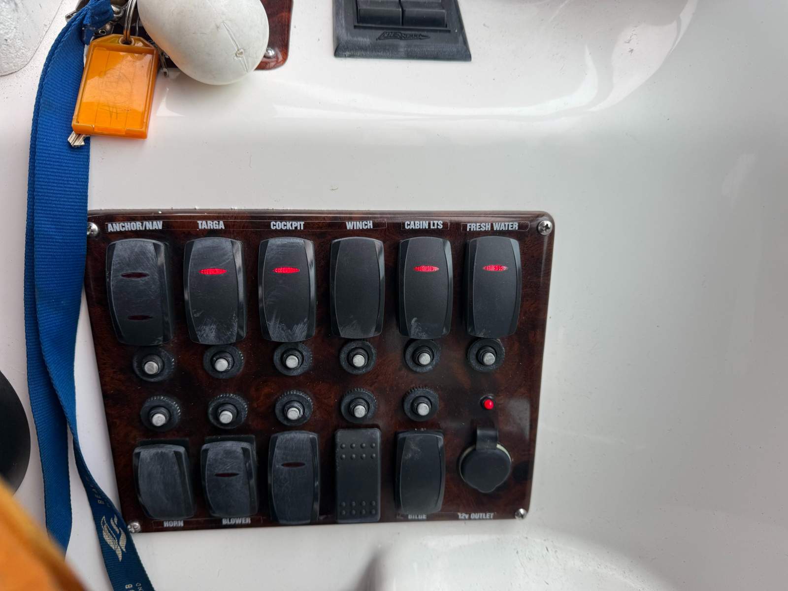 Sunrunner 3300 Sports Cruiser &ndash;  NAUTILUS