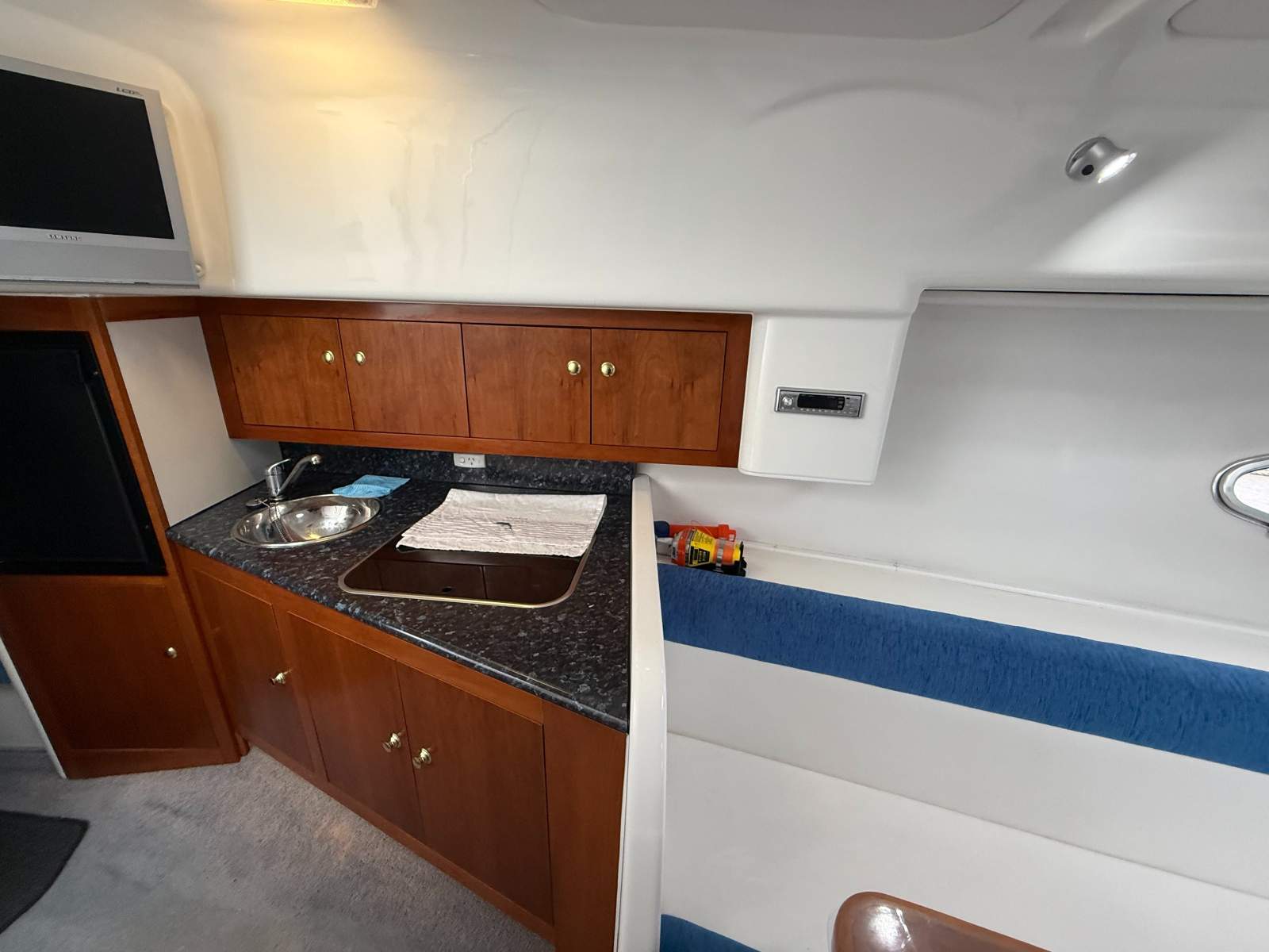 Sunrunner 3300 Sports Cruiser &ndash;  NAUTILUS