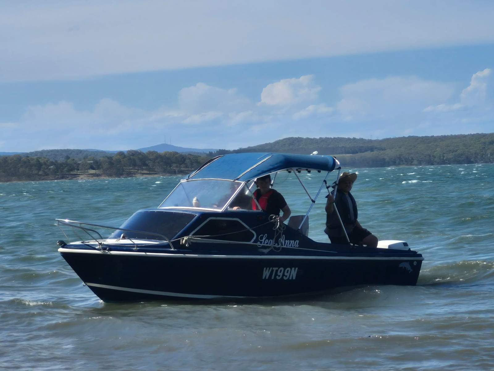 Bertram 5.26m Half cabin