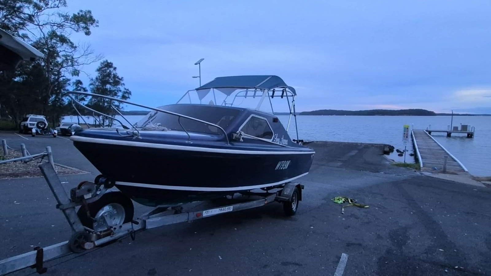 Bertram 5.26m Half cabin