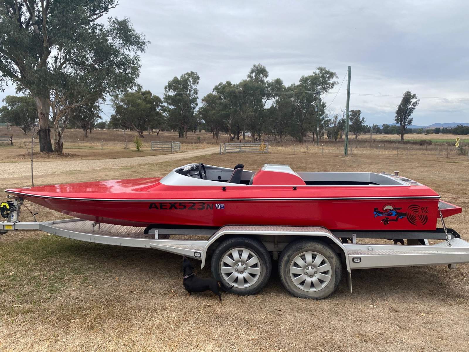 Magnum Ski Boat 18XL Fibreglass hull with 350hp in-board chev motor