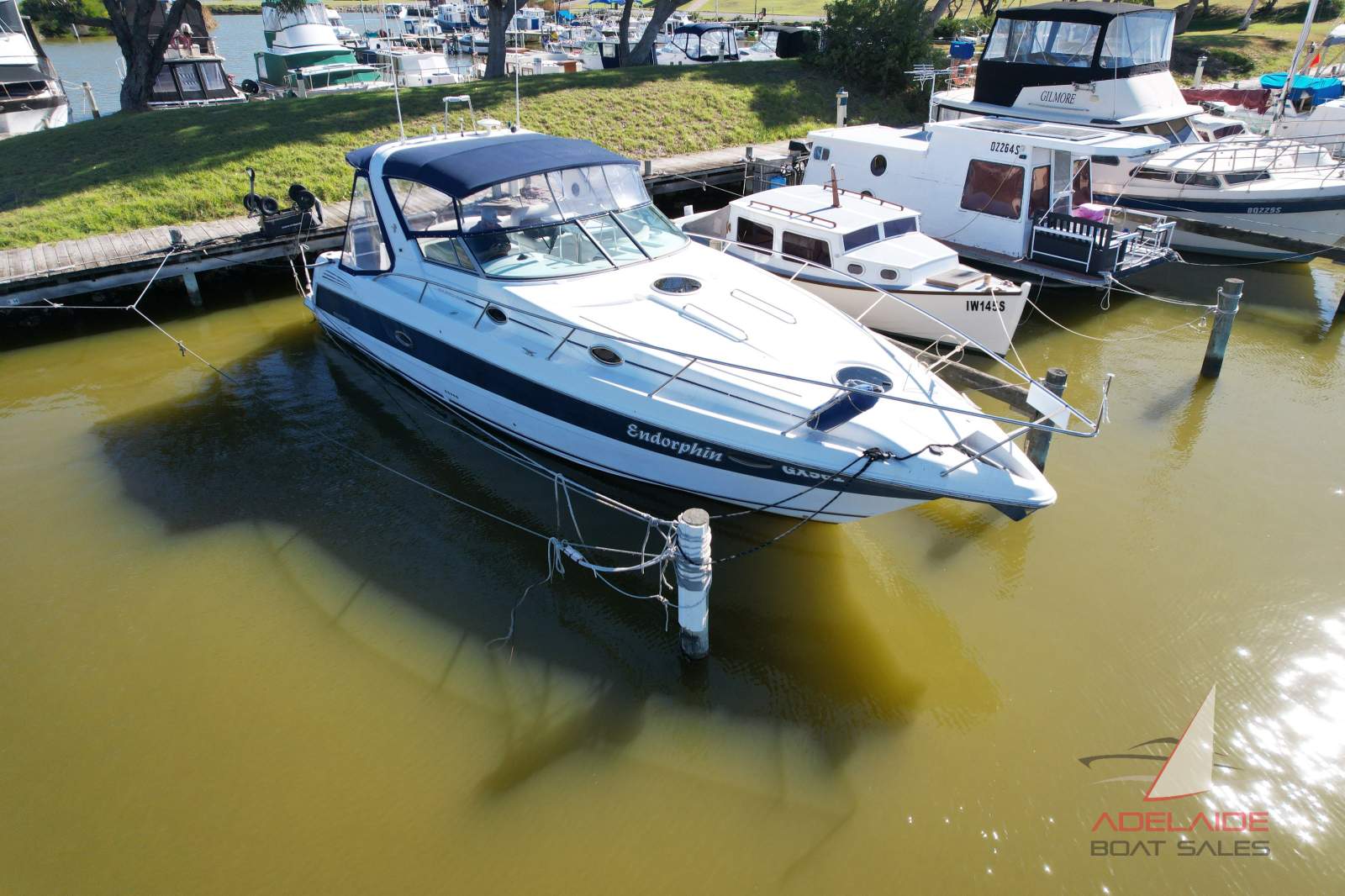 Mustang 3800 LE Sportscruiser repowered Mercruiser 383 Mag Mpi engines
