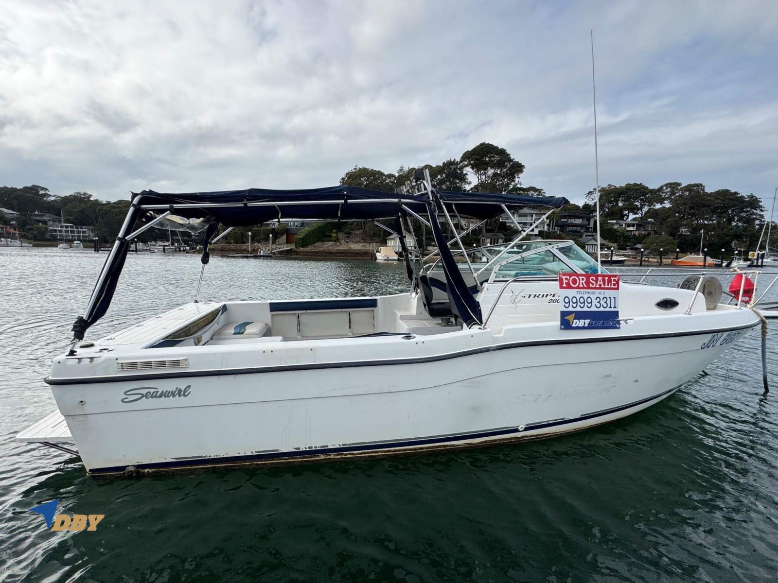 Seaswirl Striper 2601 Walk Around