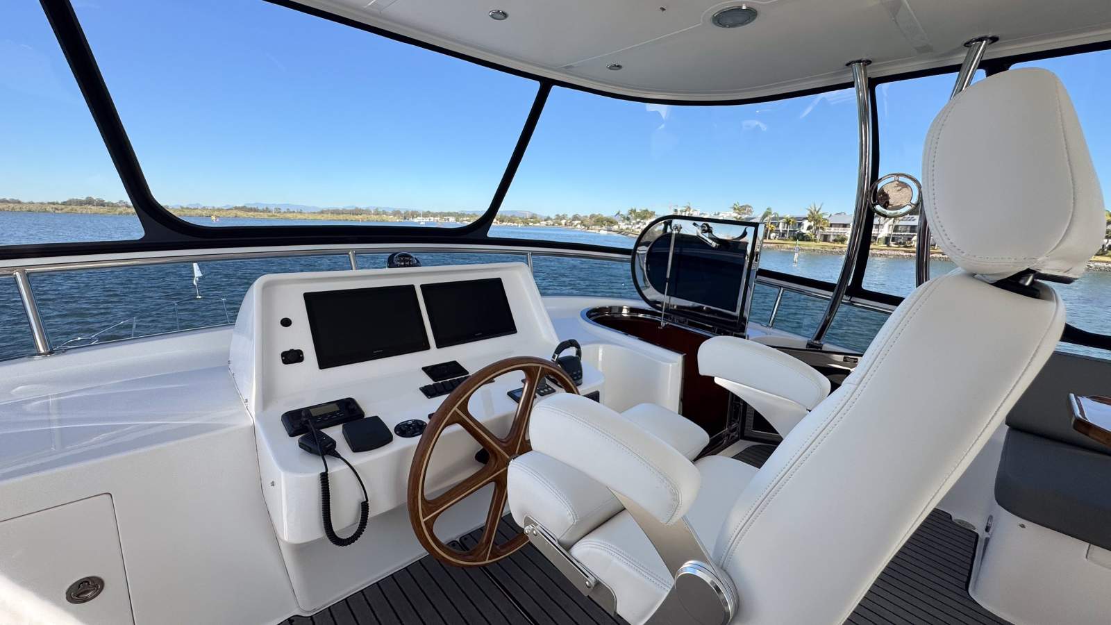 Classic Motor Yachts Classic 609 Classic Flybridge Motor Yacht