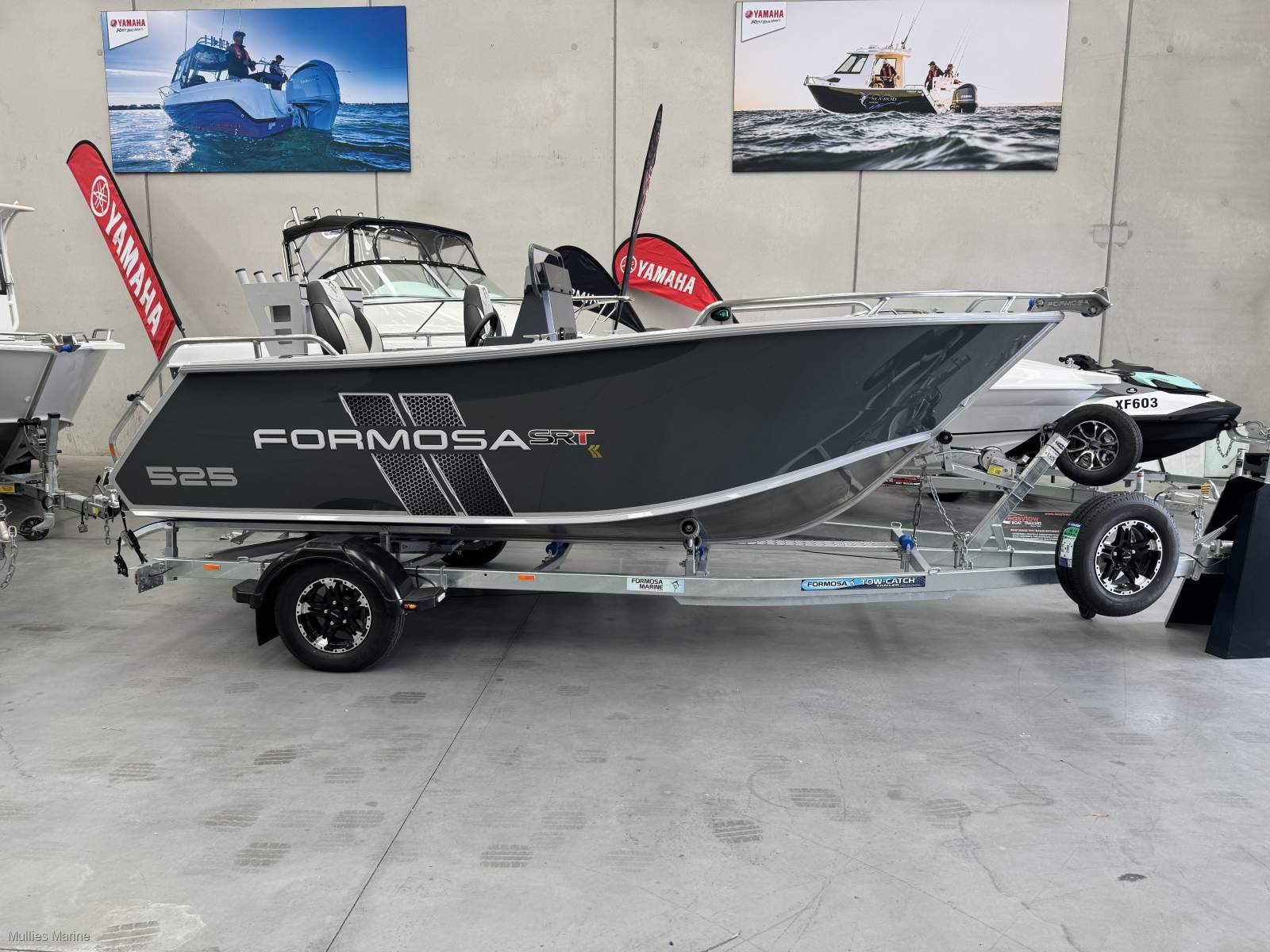 New Formosa 525 SRT Side Console