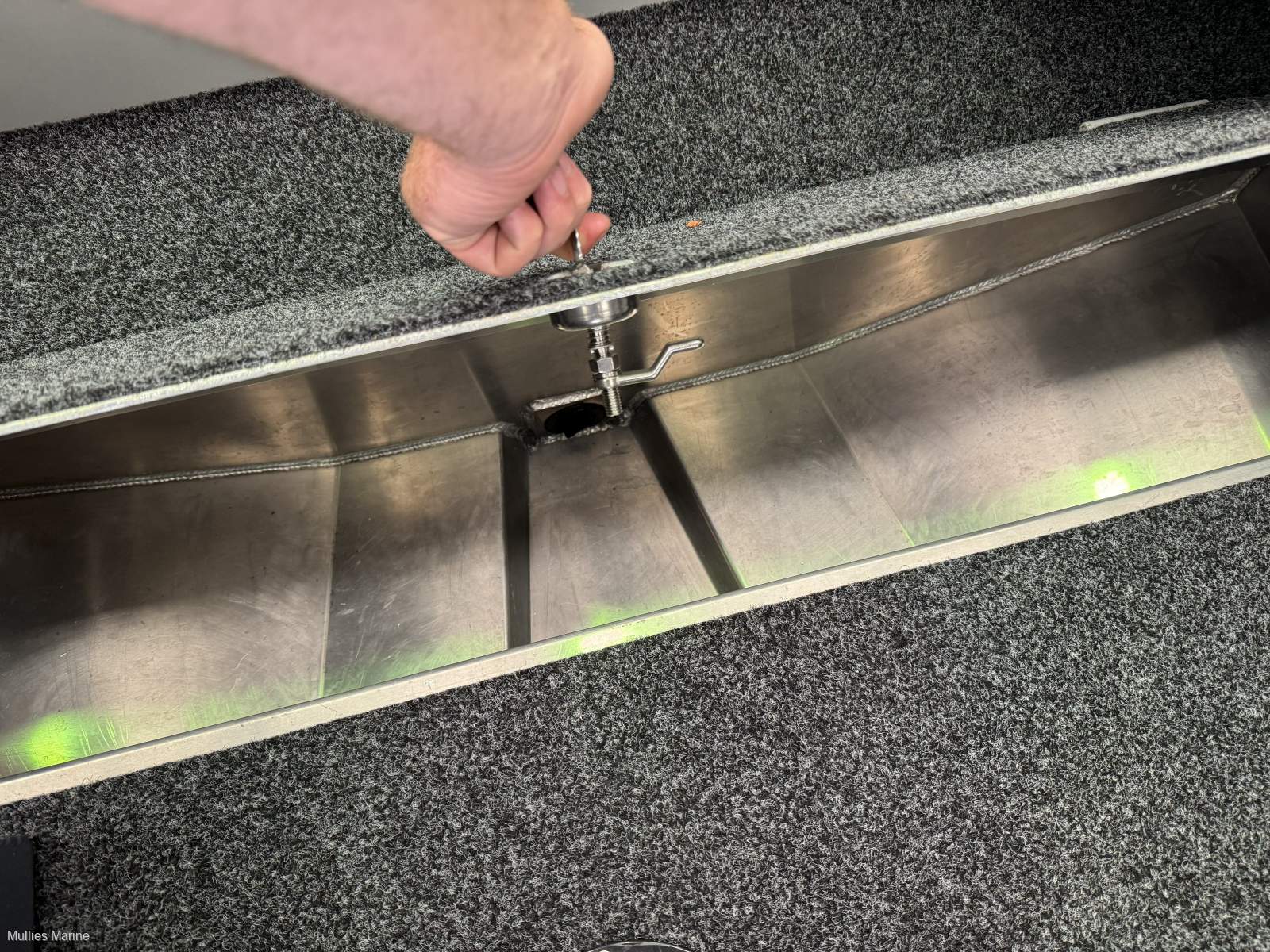 New Formosa 525 SRT Side Console