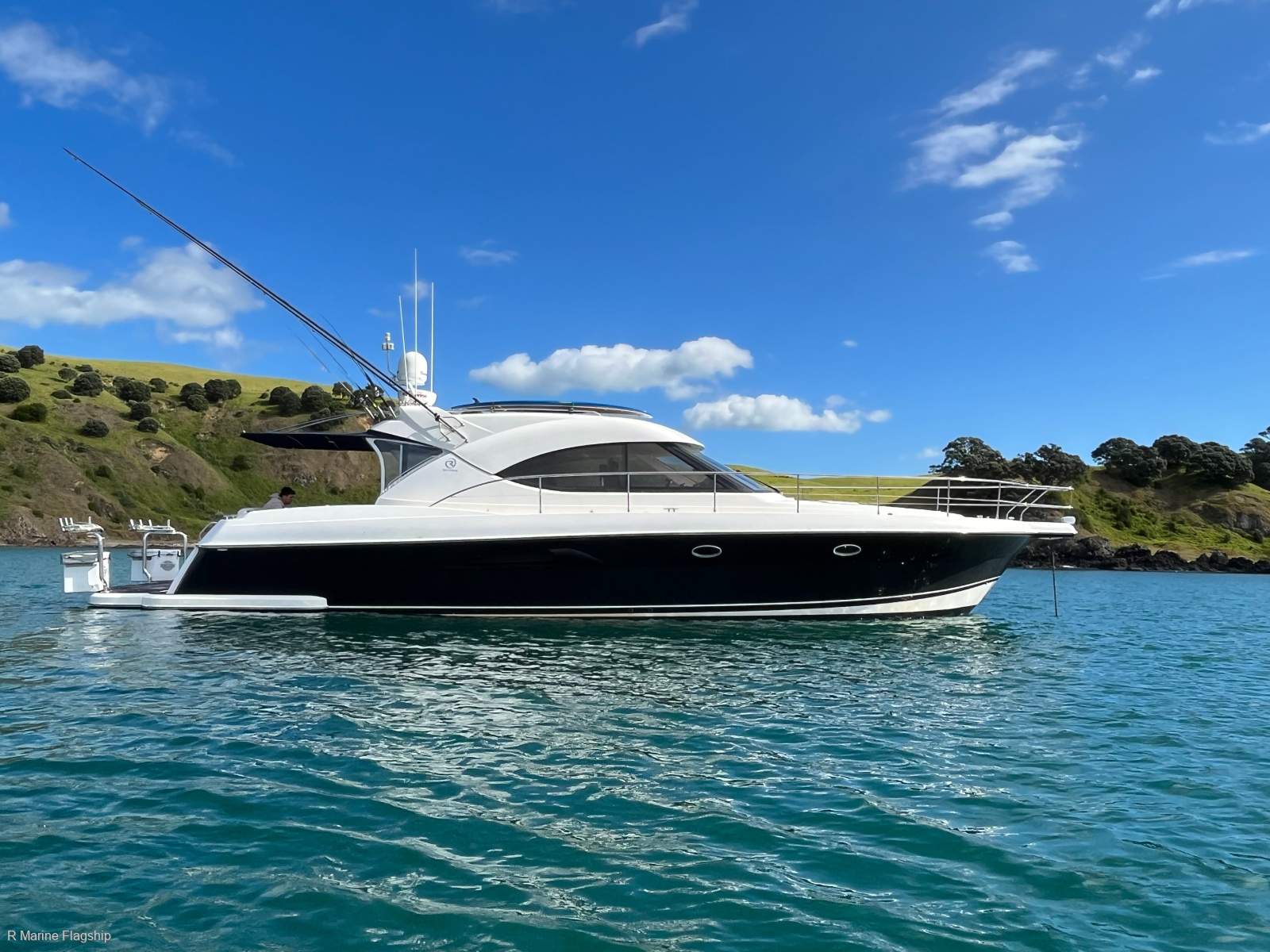 Riviera 4700 Sport Yacht
