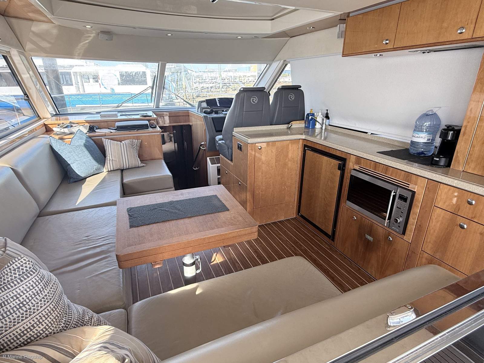 Riviera 4700 Sport Yacht