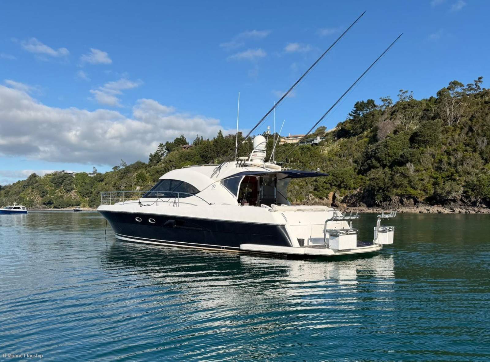 Riviera 4700 Sport Yacht