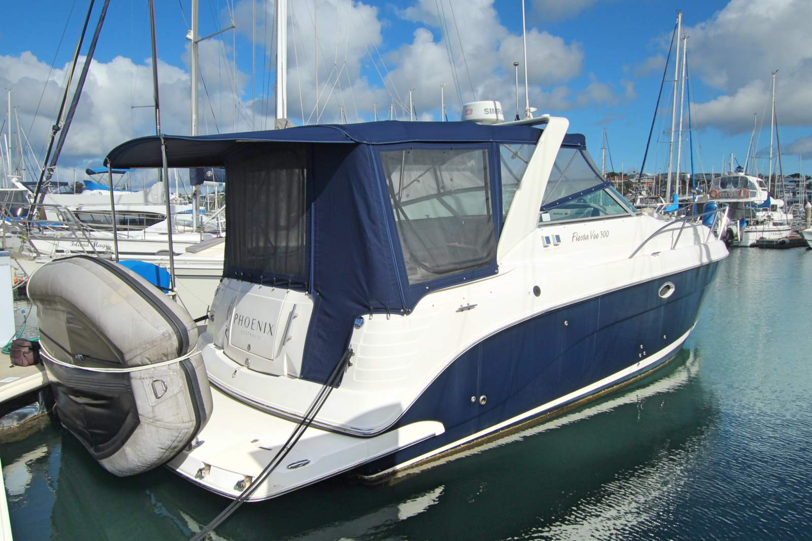 Rinker 300 Fiesta Vee