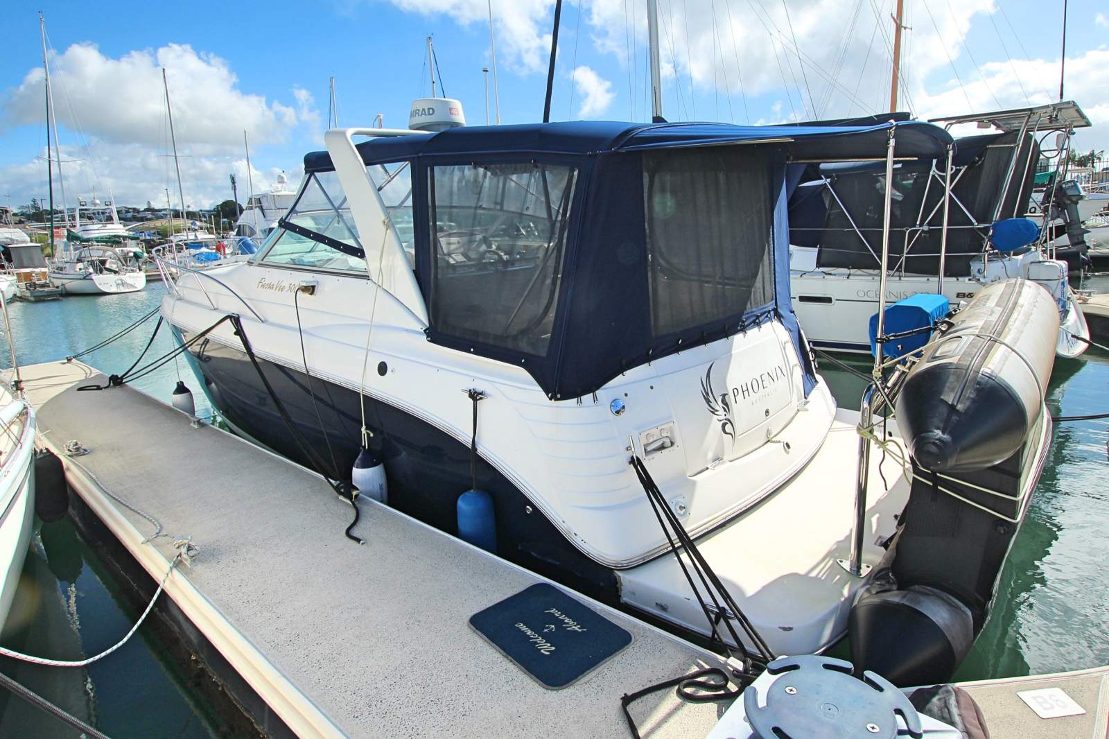 Rinker 300 Fiesta Vee