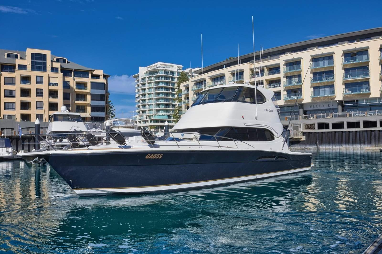 Riviera 51 Enclosed Flybridge