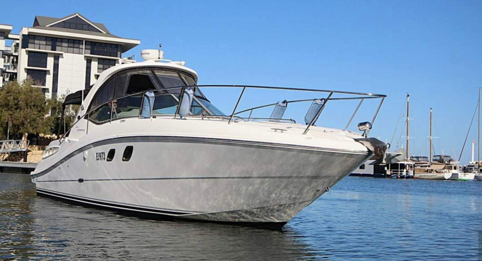 Sea Ray 355 Sundancer