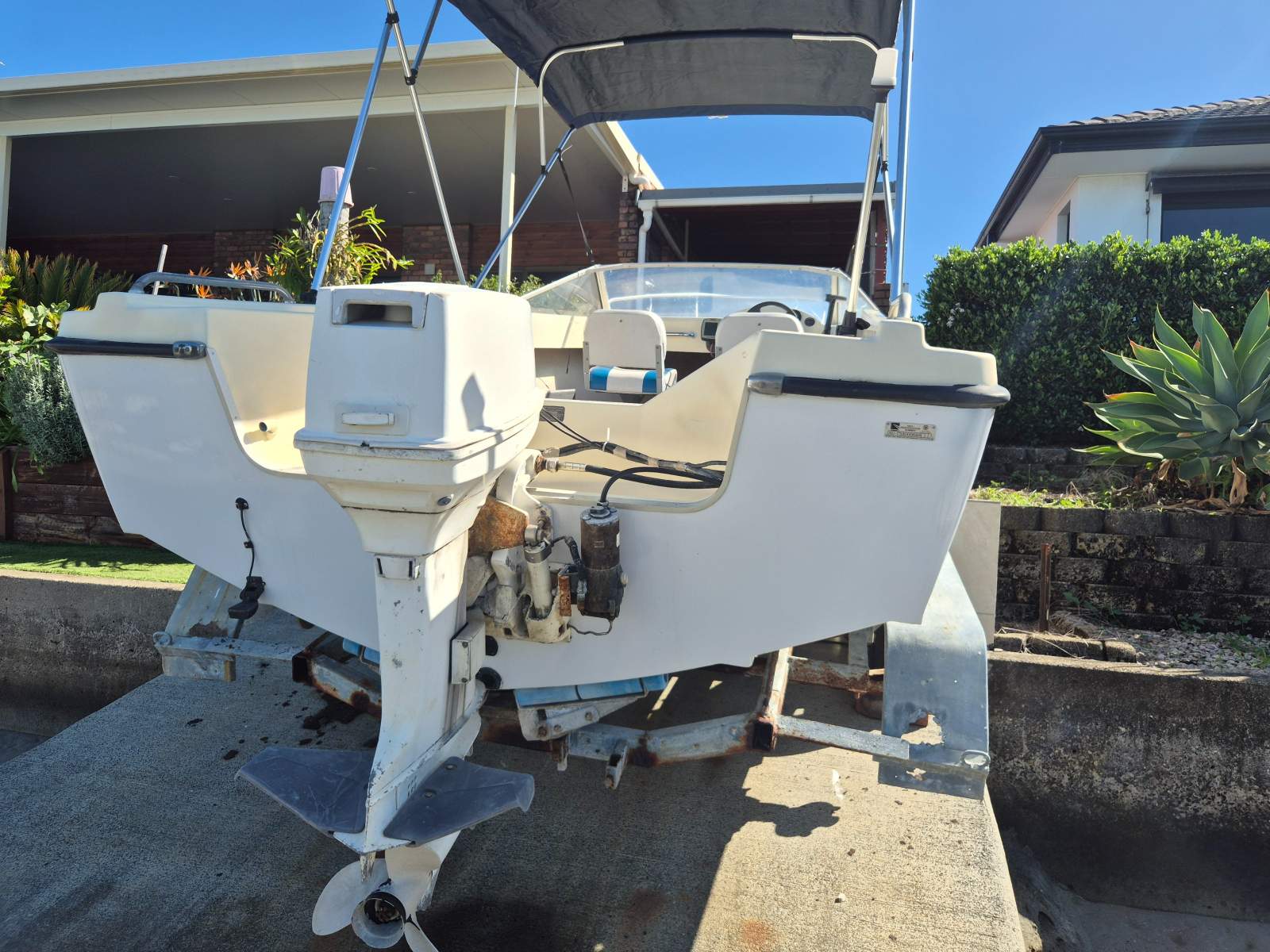 Hinton 5.2S Bimini, Depth Sounder