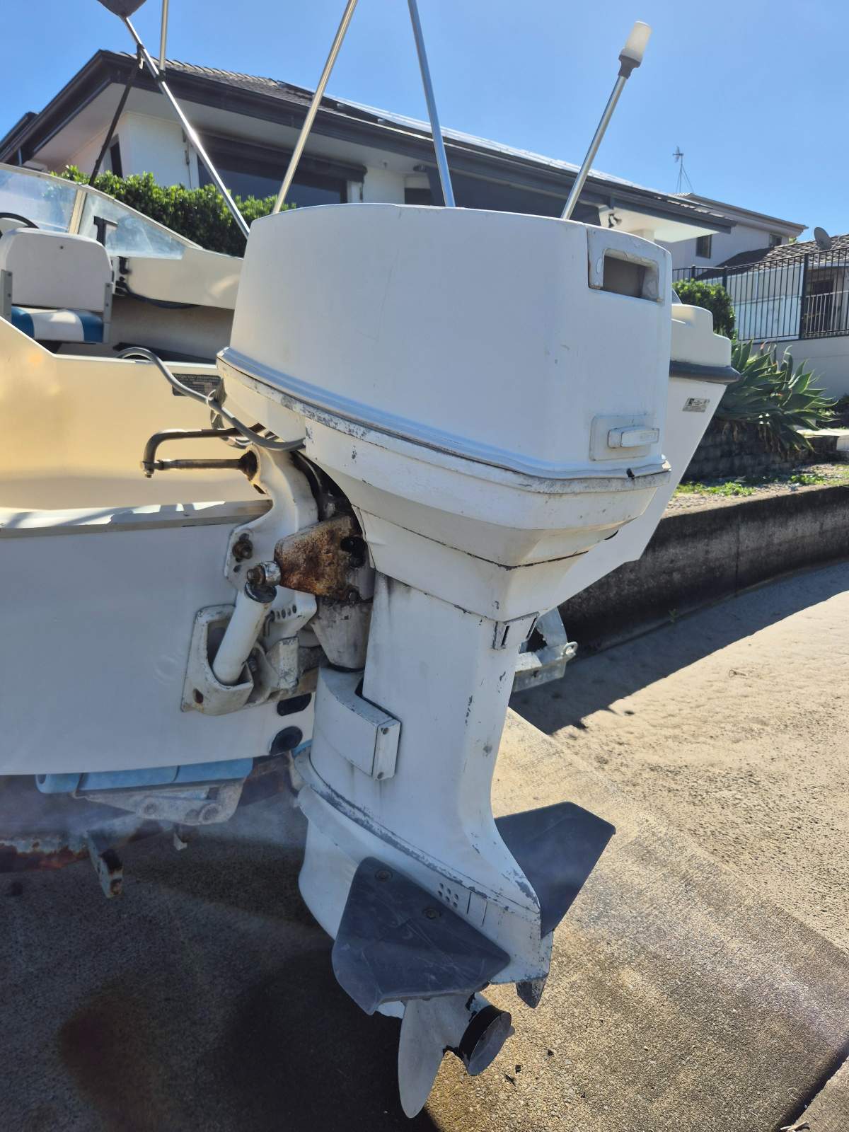 Hinton 5.2S Bimini, Depth Sounder