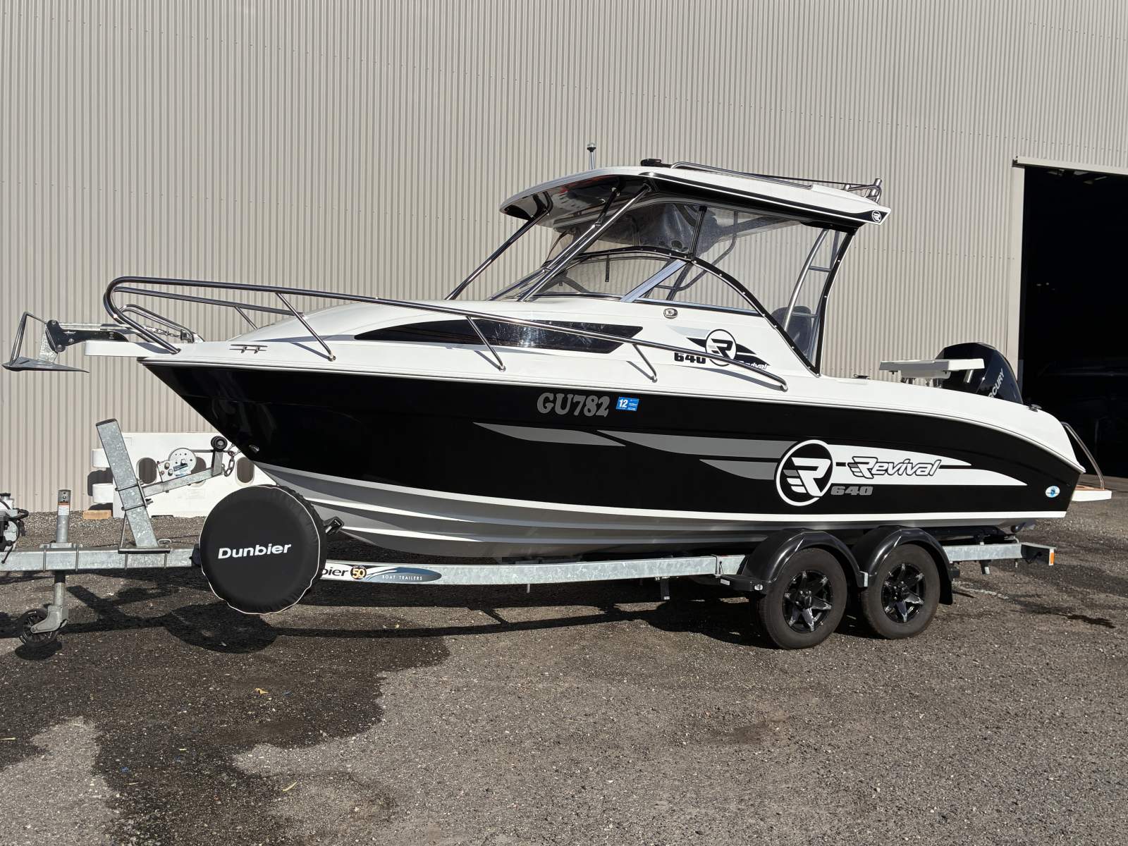 Revival 640 Offshore Hard Top Like New