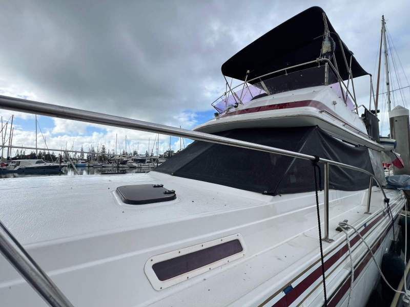 Markline 1100 Flybridge Cruiser