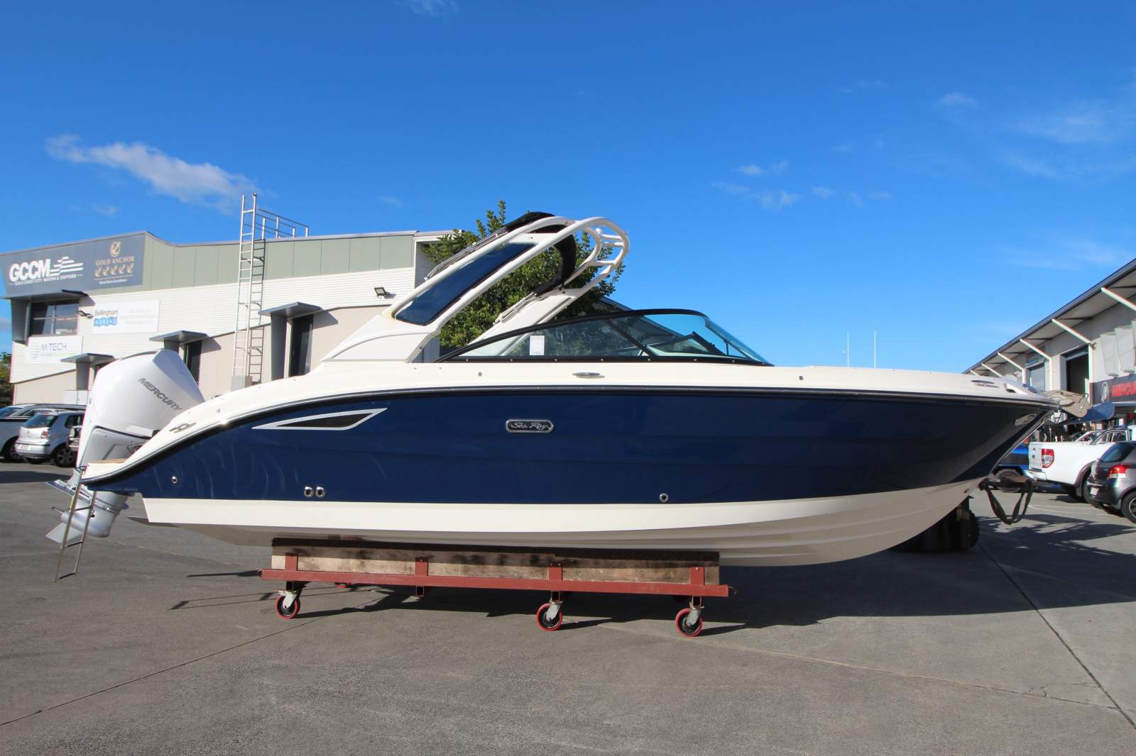 Sea Ray 250 SDX OB Bowrider