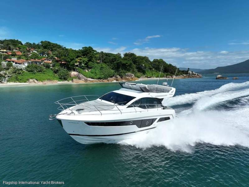 Schaefer 450 Flybridge Motor Yacht