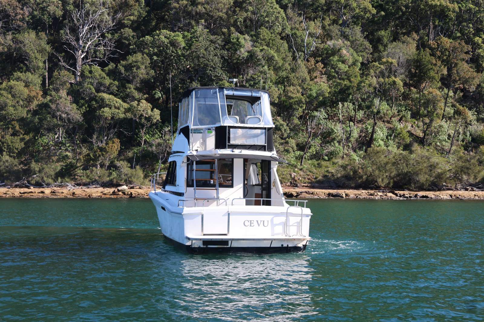 Riviera 3300 Flybridge