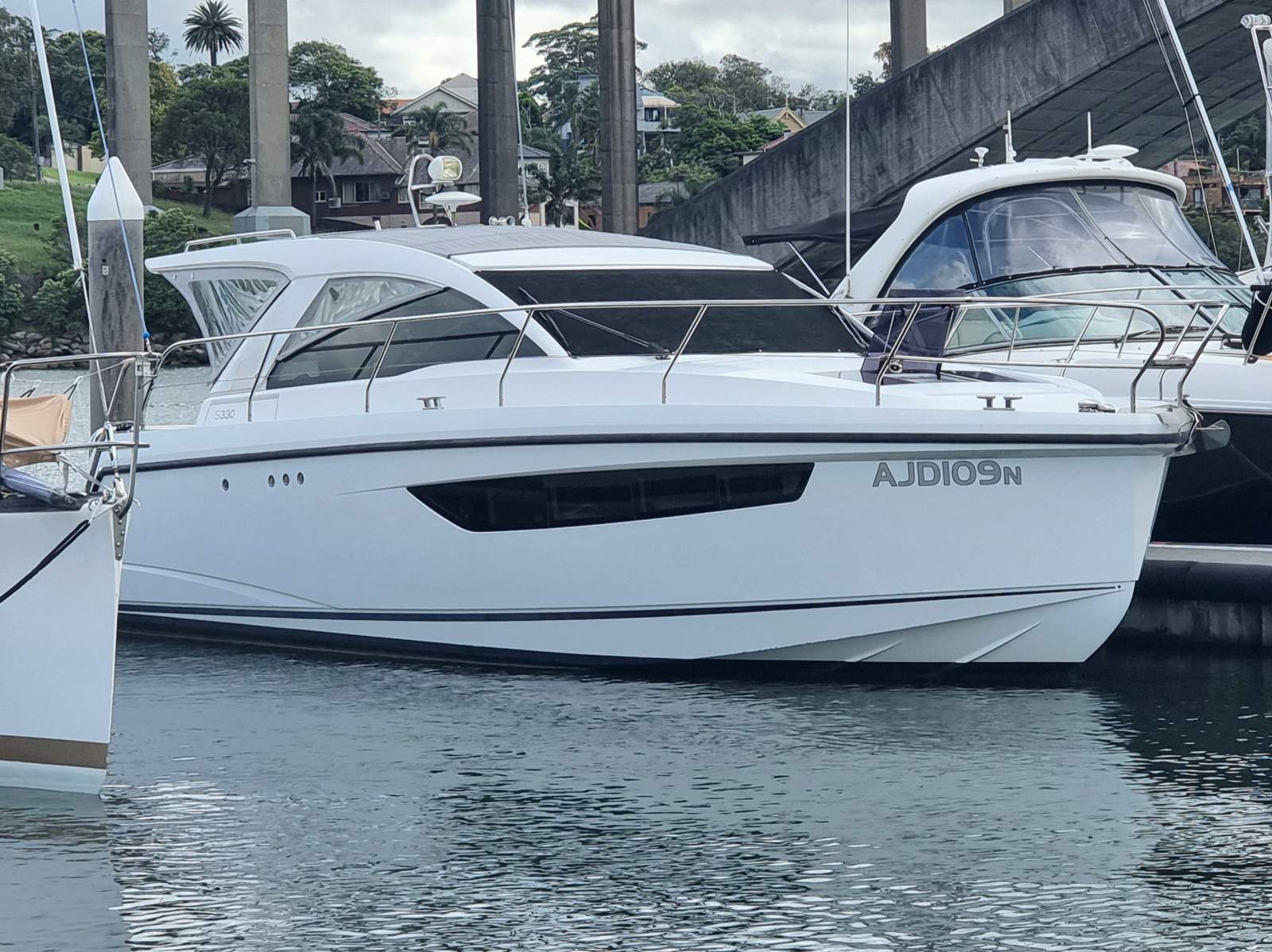 Sealine S330