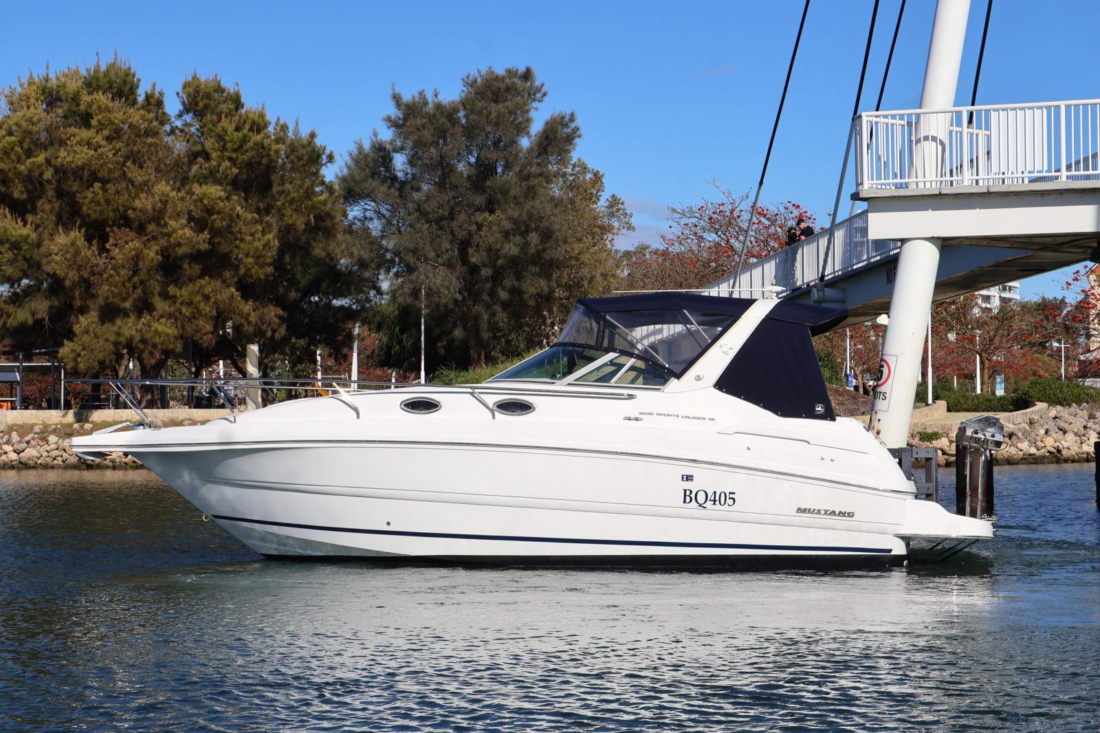 Mustang 3200SE Sportscruiser Family Cruising at Its Best!