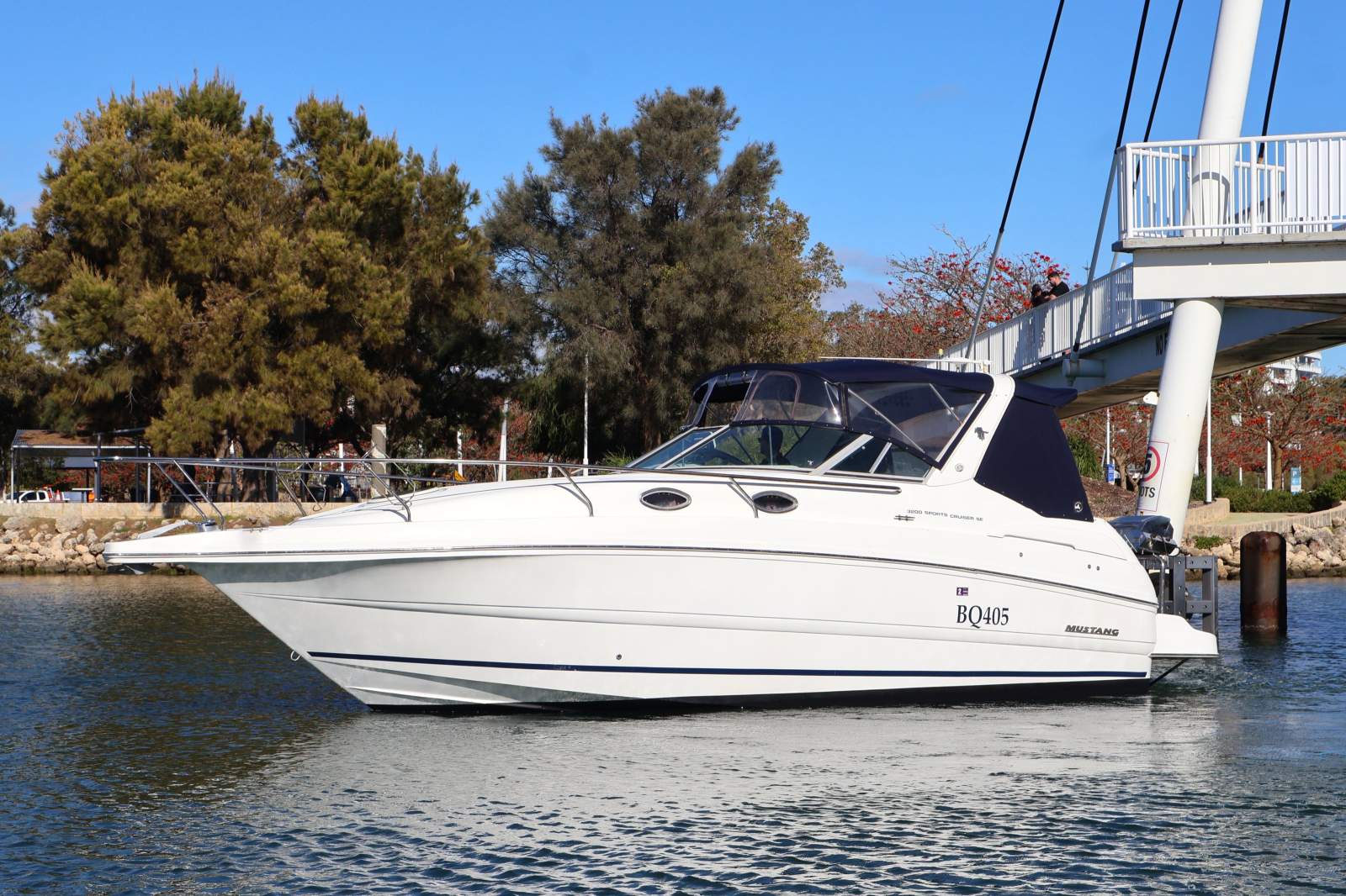 Mustang 3200SE Sportscruiser Family Cruising at Its Best!