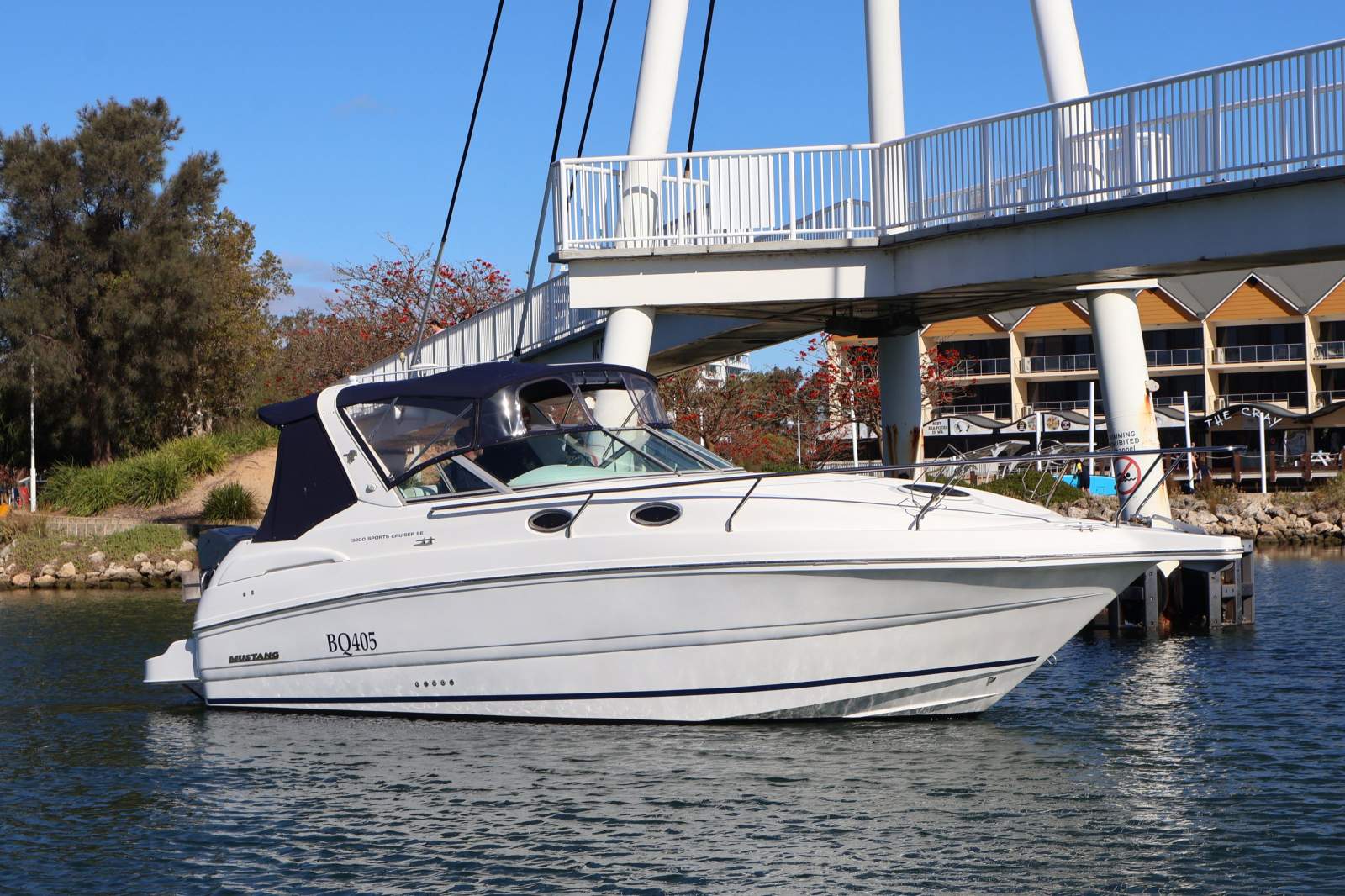 Mustang 3200SE Sportscruiser Family Cruising at Its Best!