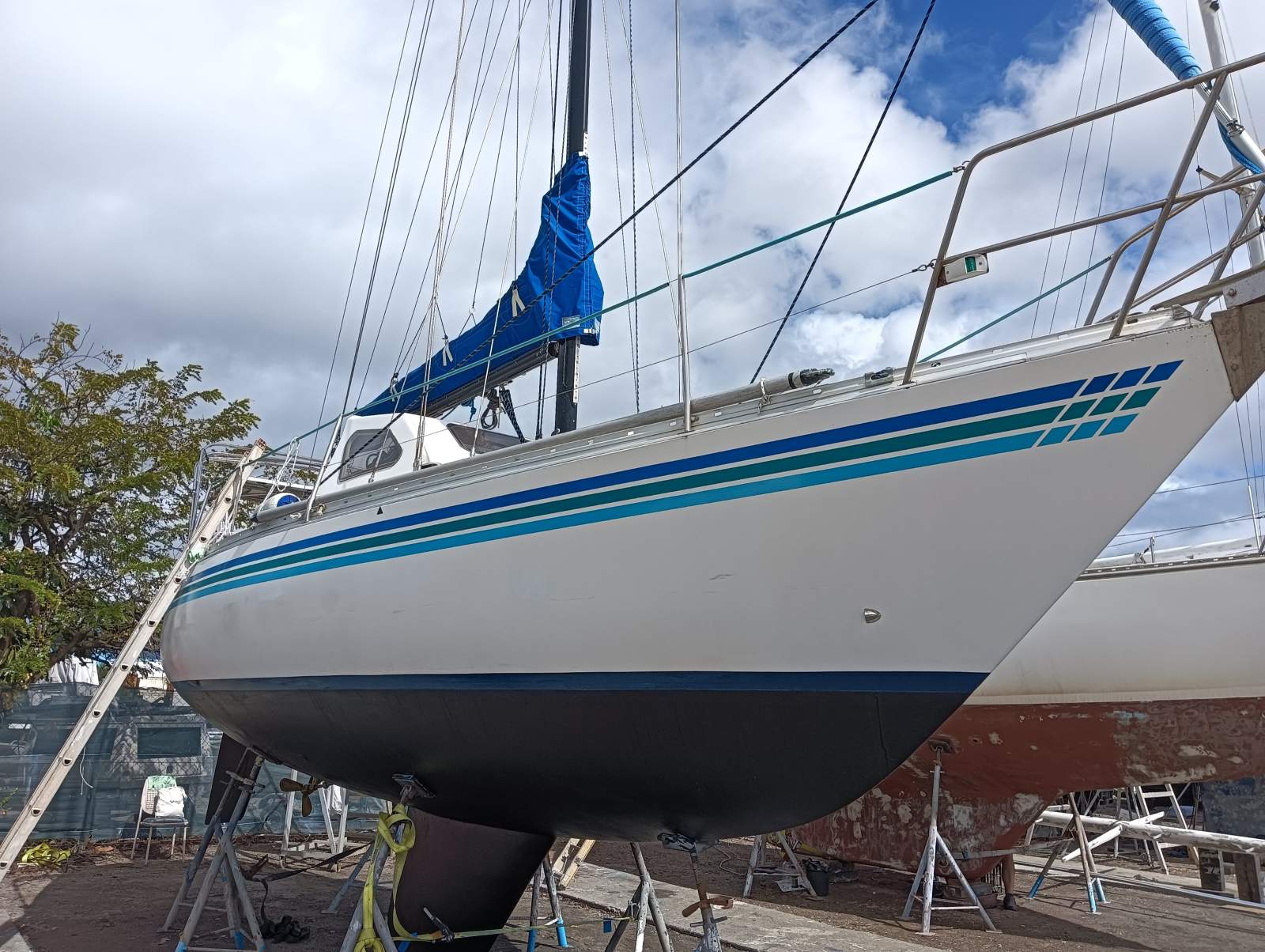 Adams 31 Centre Cockpit