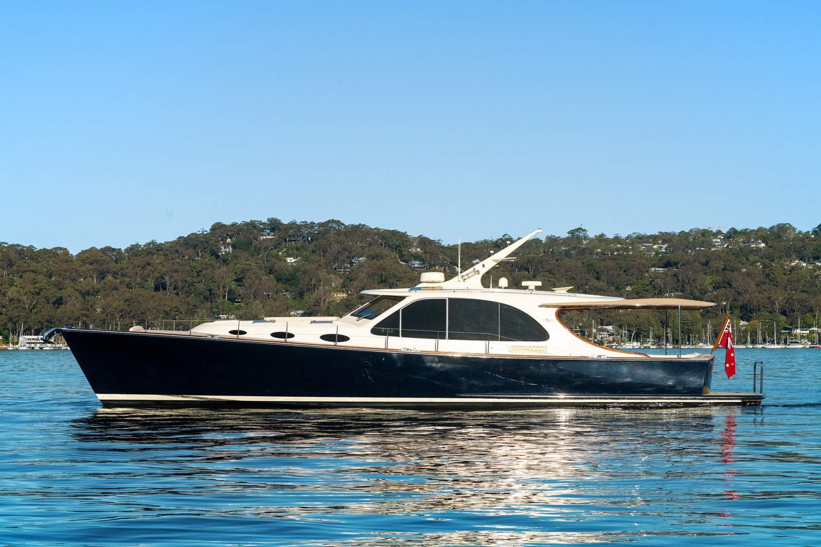 Palm Beach Motor Yachts 55 Sedan
