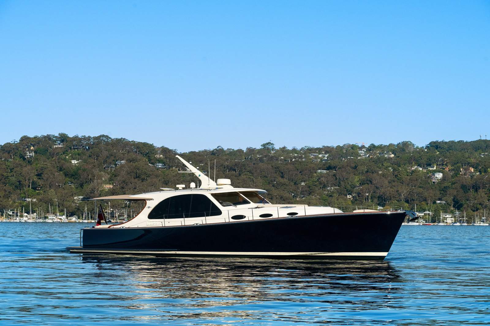 Palm Beach Motor Yachts 55 Sedan