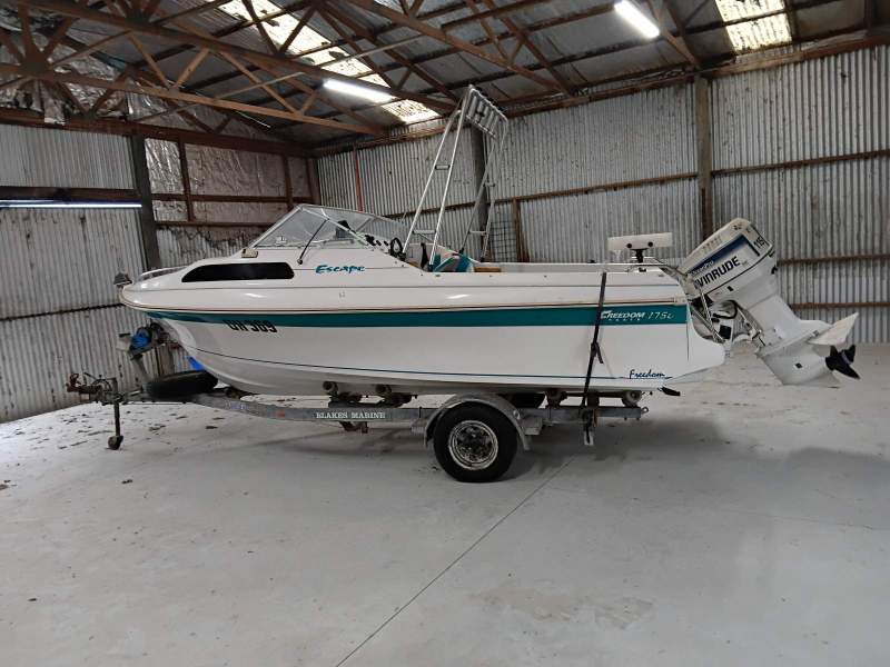 Freedom 5.30 Escape Half Cabin	 Ideal family boat
