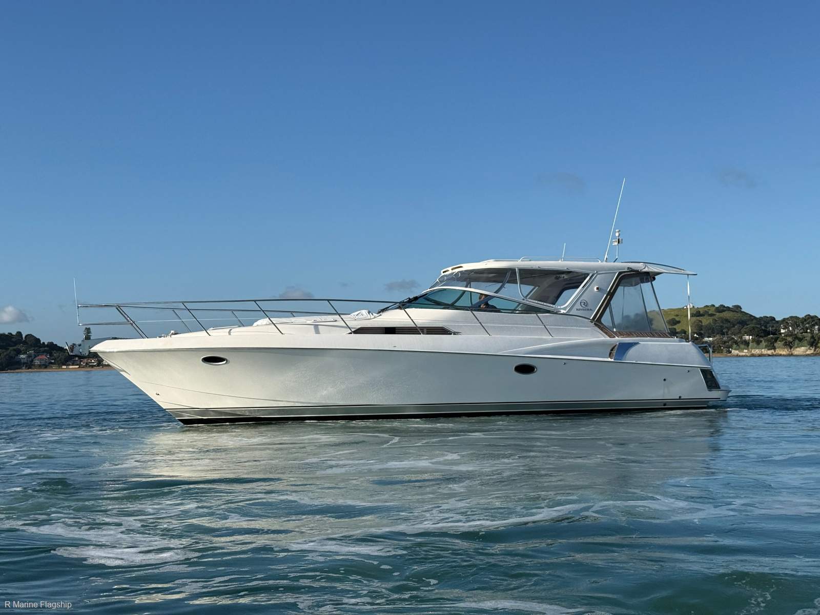 Riviera M400 Sports Cruiser