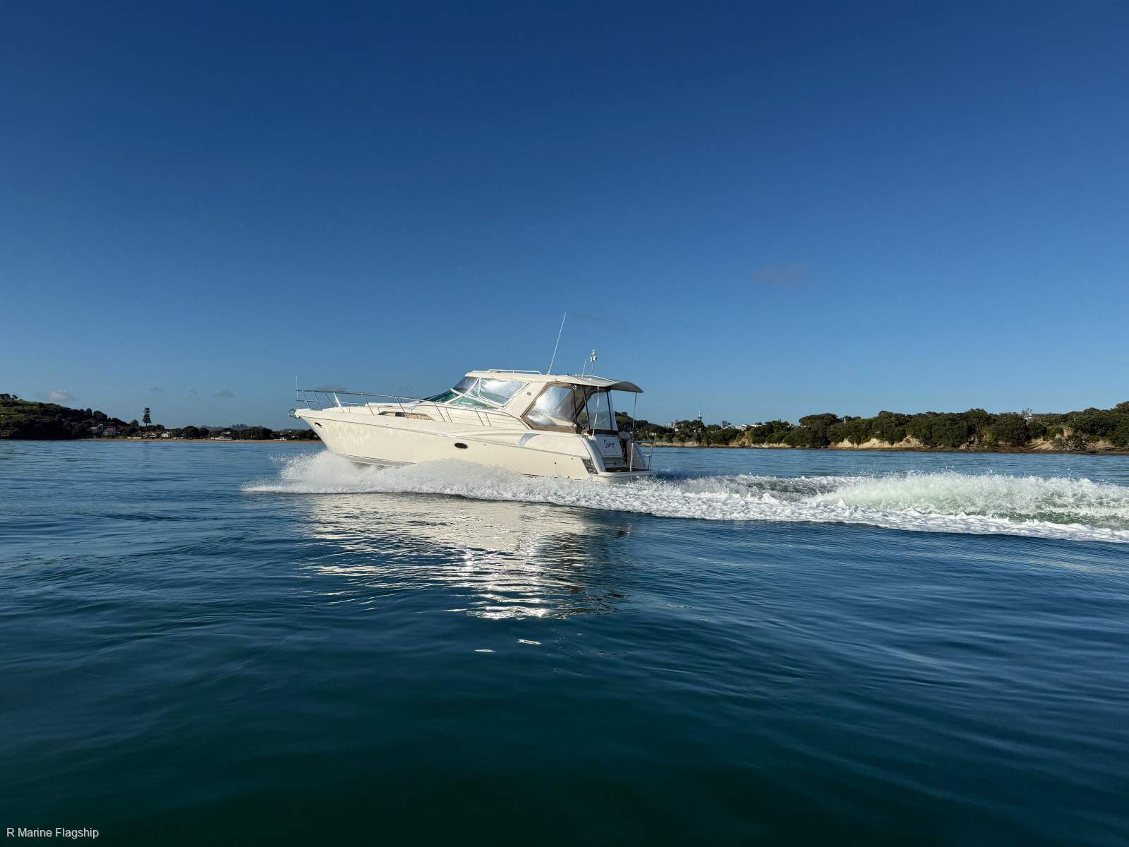 Riviera M400 Sports Cruiser