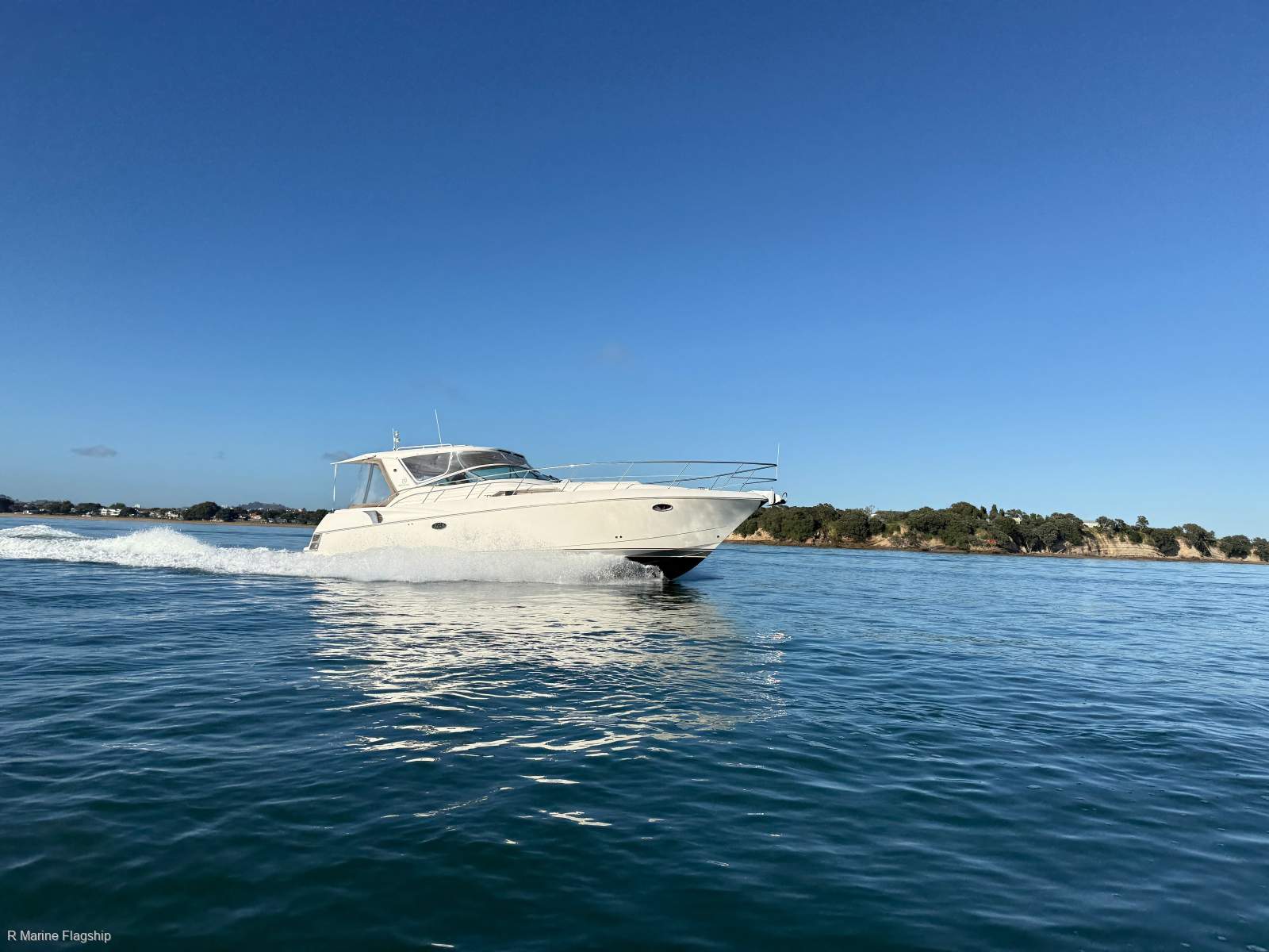 Riviera M400 Sports Cruiser