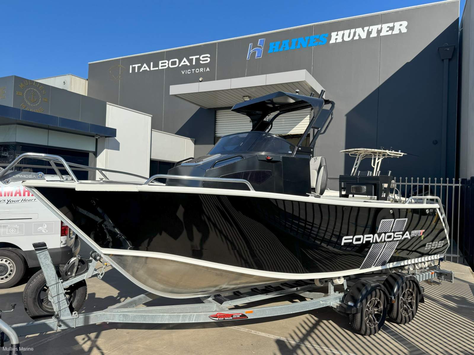 New Formosa 595 SRT Centre Cabin