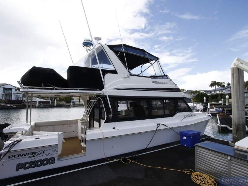 Powercat 3800 Flybridge
