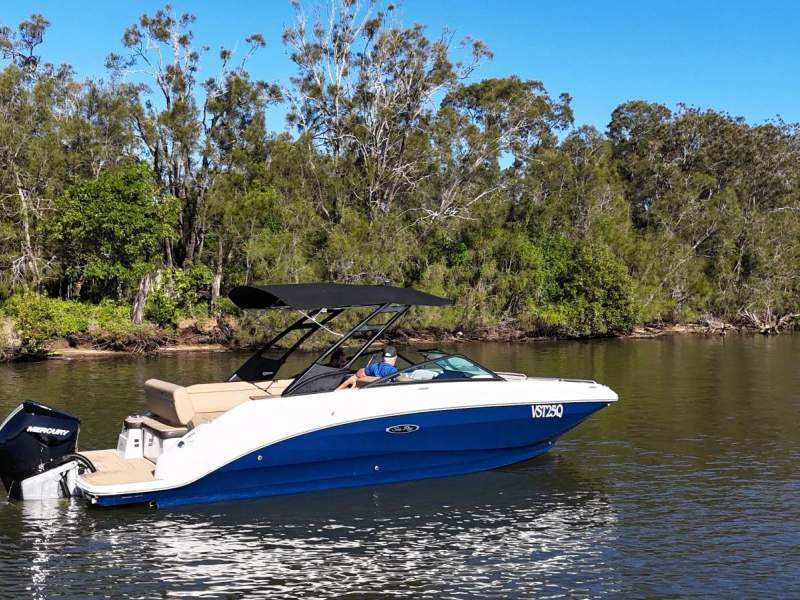 Sea Ray 250 SDX OB Bowrider