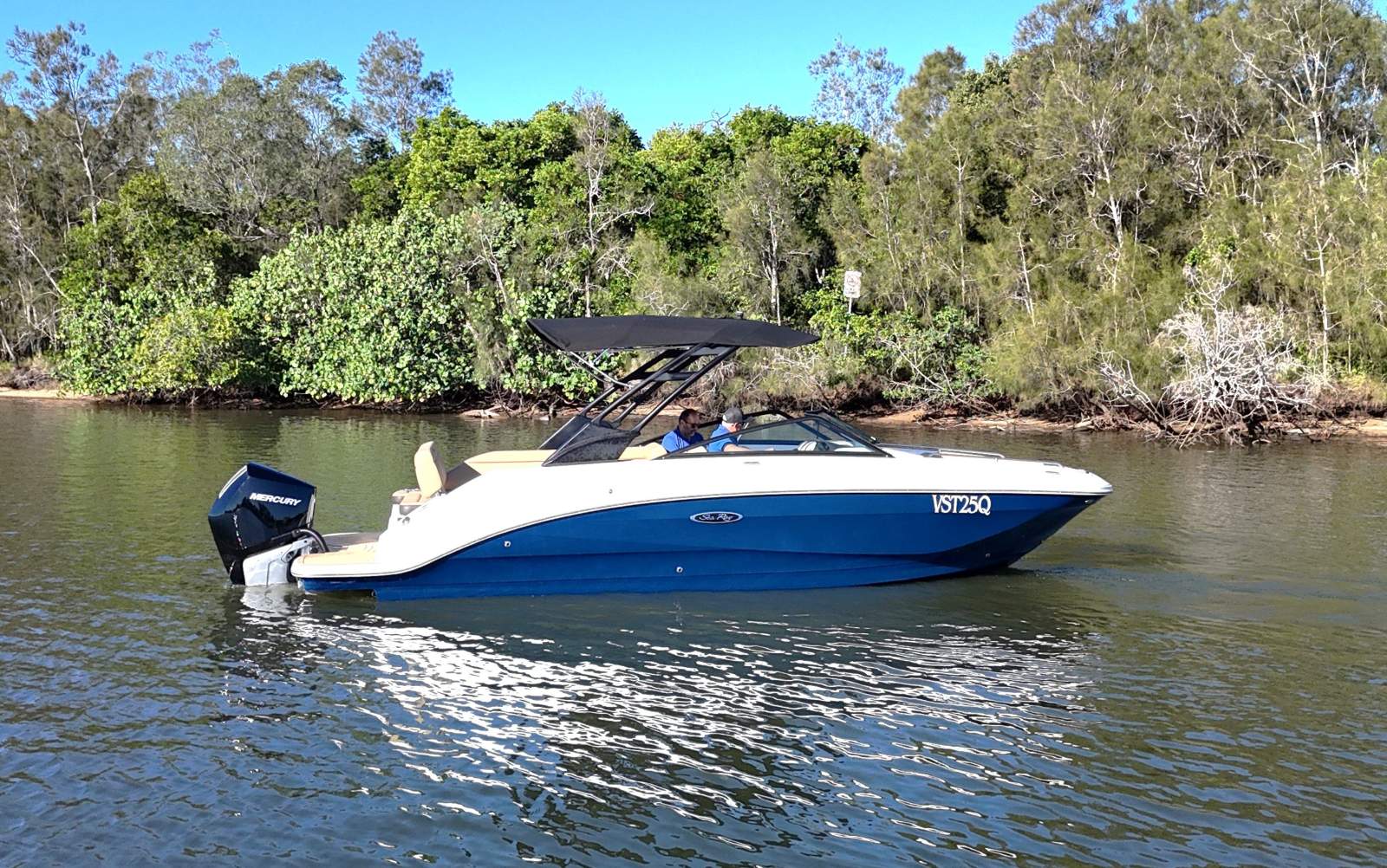 Sea Ray 250 SDX OB Bowrider