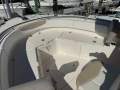 Robalo R242