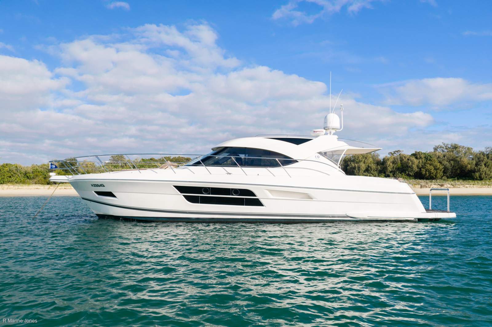 Riviera 5000 Sport Yacht
