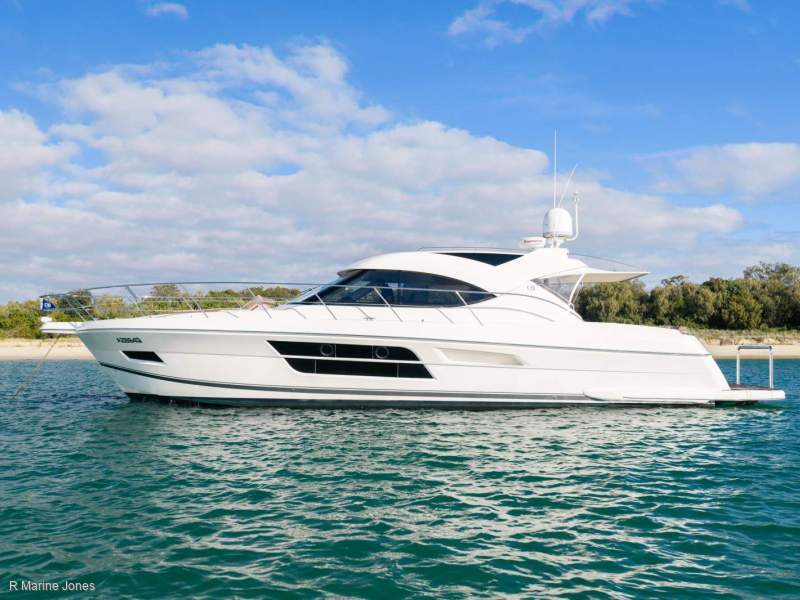 Riviera 5000 Sport Yacht
