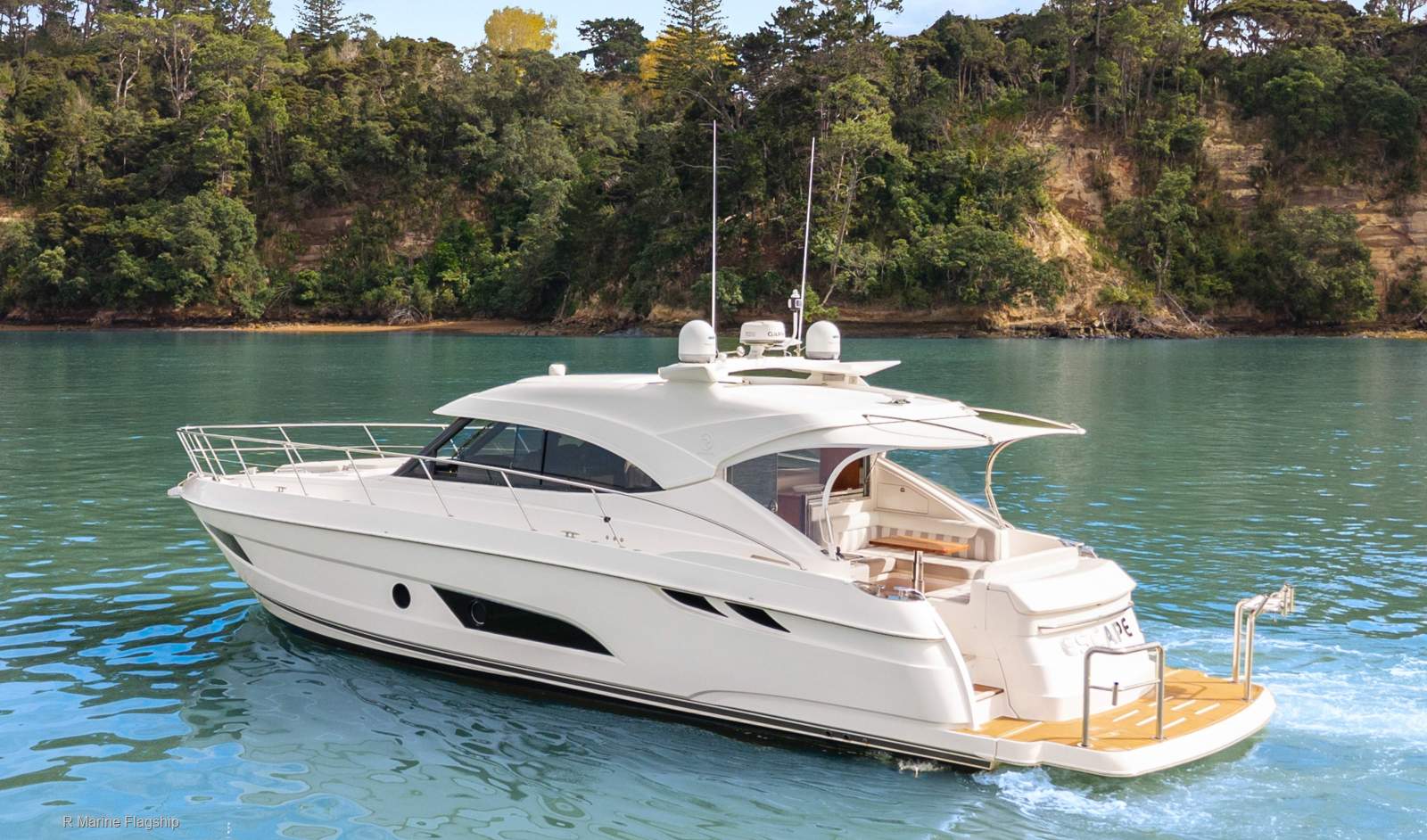 Riviera 4800 Sport Yacht
