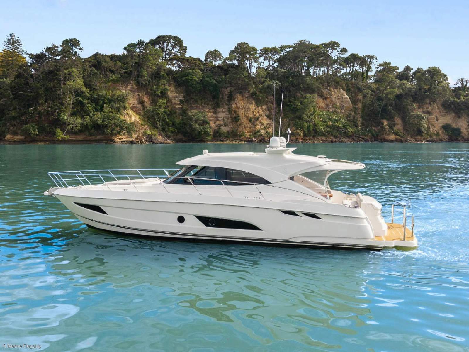 Riviera 4800 Sport Yacht