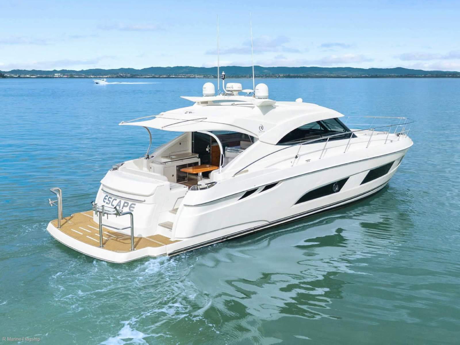 Riviera 4800 Sport Yacht